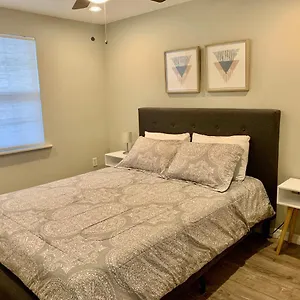 House Near Downtown, Golfing And Siesta Key Beaches Holiday home