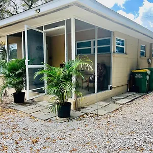 Cute House Near Downtown Holiday home