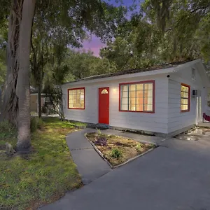 Downtown Single Family Modern Close To Beaches And Dining Holiday home