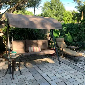 One Bed Near Beaches And Downtown Holiday home