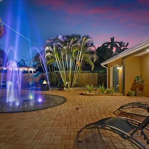 Coastal W Amazing Courtyard - Splash Pad! Holiday home